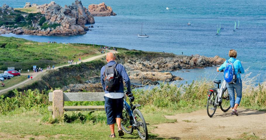 Balade sénior plage Trestraou Perros-Guirec Côtes-d'Armor