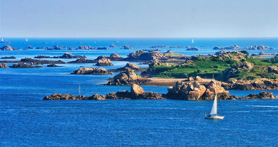 Locquirec - Paimpol, proche du Village Perrosien, camping à Perros-Guirec.