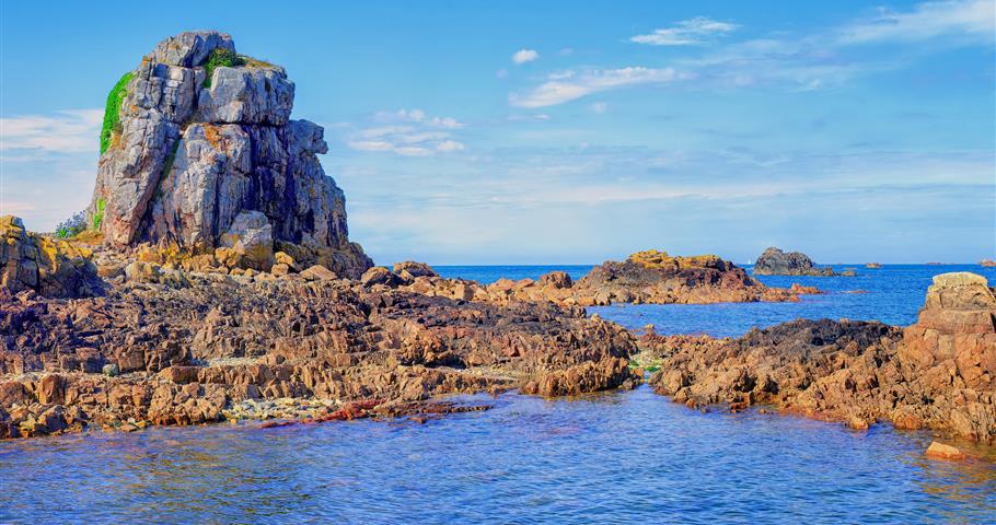 Randonnée sur Granite Rose, proche du Village Perrosien, camping à Perros-Guirec.