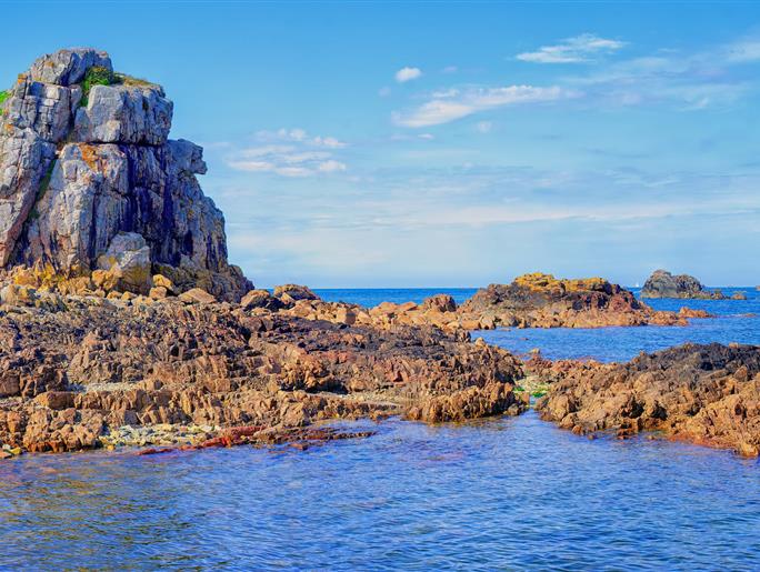 Randonnée sur Granite Rose, proche du Village Perrosien, camping à Perros-Guirec.