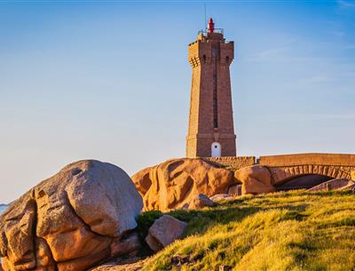 Randonnée sur Granite Rose, proche du Village Perrosien, camping à Perros-Guirec.