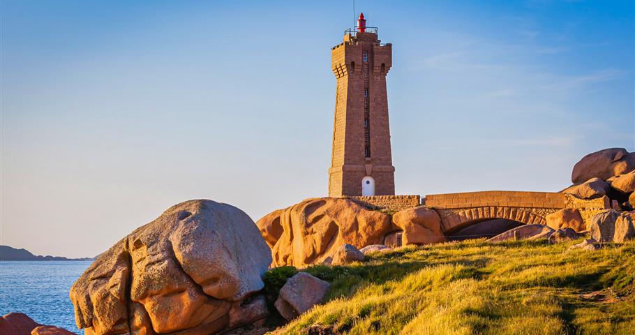 Randonnée sur Granite Rose, proche du Village Perrosien, camping à Perros-Guirec.
