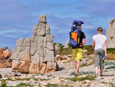 Randonnée sur Granite Rose, proche du Village Perrosien, camping à Perros-Guirec.