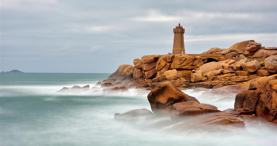 Ploumanach, proche du Village Perrosien, camping à Perros-Guirec.