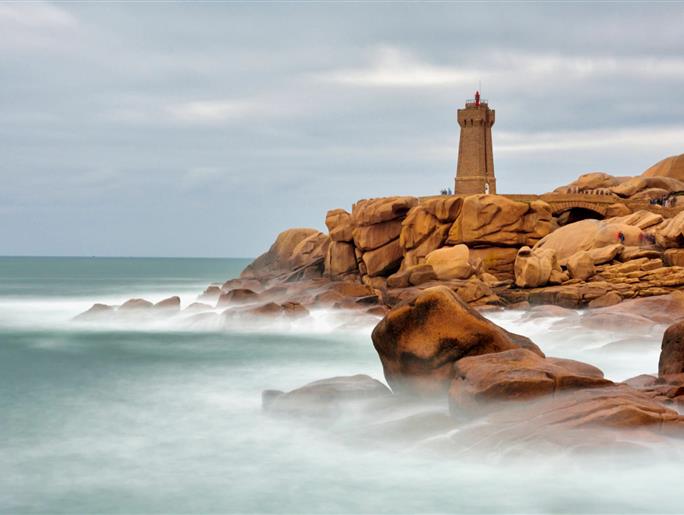 Ploumanach, proche du Village Perrosien, camping à Perros-Guirec.