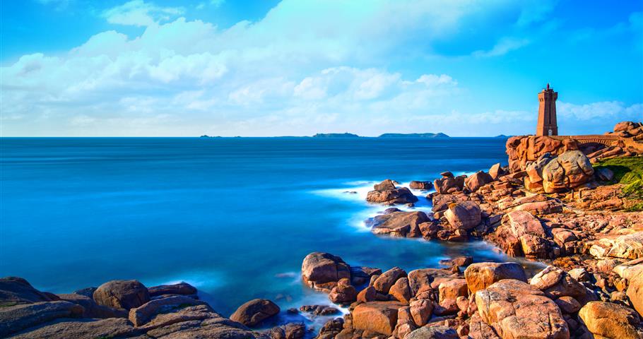 Ploumanach, proche du Village Perrosien, camping à Perros-Guirec.