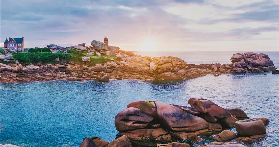 Ploumanach, proche du Village Perrosien, camping à Perros-Guirec.