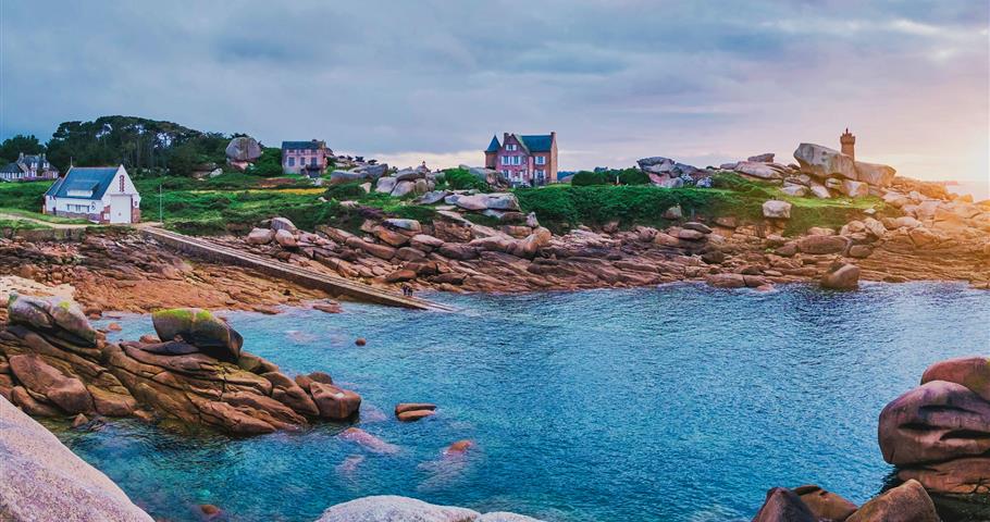 Ploumanach, proche du Village Perrosien, camping à Perros-Guirec.