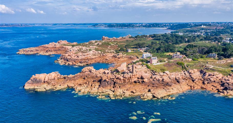 Ploumanach, proche du Village Perrosien, camping à Perros-Guirec.