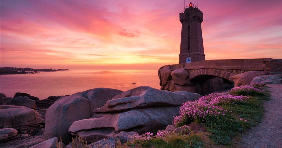 Ploumanach, proche du Village Perrosien, camping à Perros-Guirec.