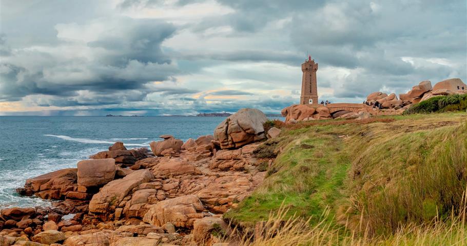 Ploumanach, proche du Village Perrosien, camping à Perros-Guirec.
