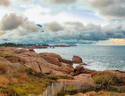 Ploumanach, proche du Village Perrosien, camping à Perros-Guirec.