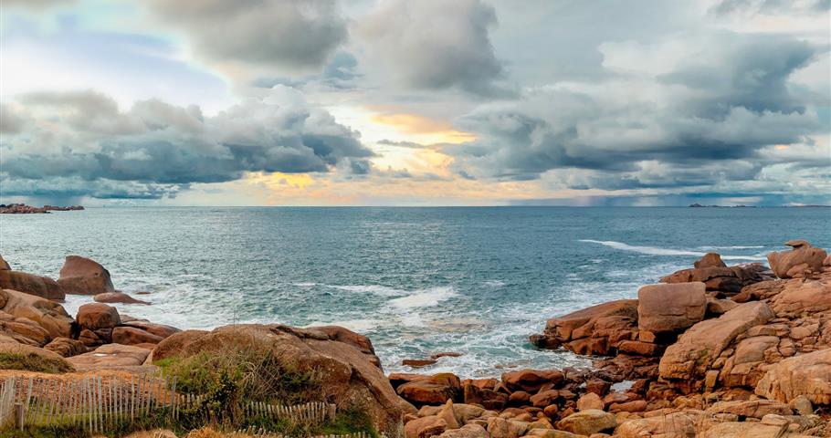 Ploumanach, proche du Village Perrosien, camping à Perros-Guirec.