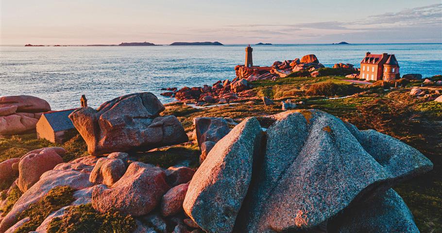 Ploumanach, proche du Village Perrosien, camping à Perros-Guirec.