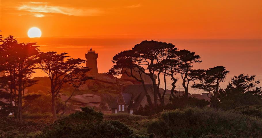Ploumanach, proche du Village Perrosien, camping à Perros-Guirec.
