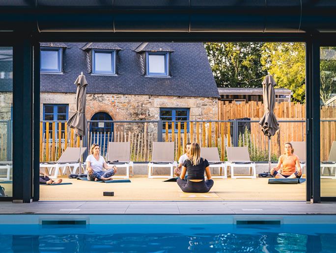 Pratiquer le yoga près du Village Perrosien, camping à Perros-Guirec.