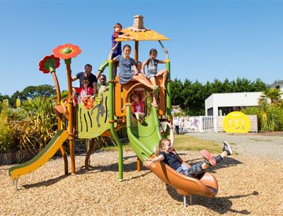 Jeux enfants camping Perros Guirec