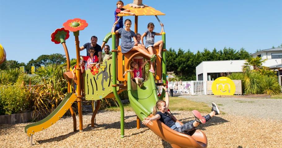 Jeux enfants camping Perros Guirec