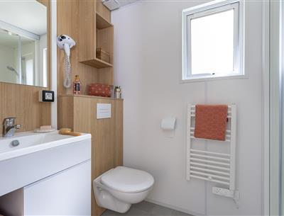 Cabane Perrosienne Premium  3ch 6p à Perros Guirec - salle de bain