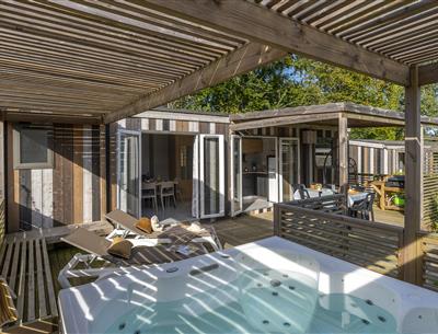 Cabane LUXE Perrosienne 3ch 6p à Perros Guirec  jacuzzi