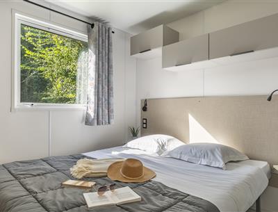 Cabane LUXE Perrosienne 3ch 6p à Perros Guirec  chambre parents