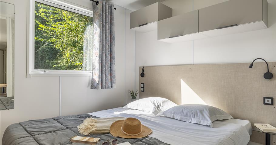 Cabane LUXE Perrosienne 3ch 6p à Perros Guirec  chambre parents
