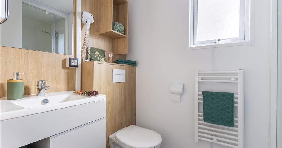 Cabane LUXE Perrosienne 3ch 6p à Perros Guirec  salle de bains