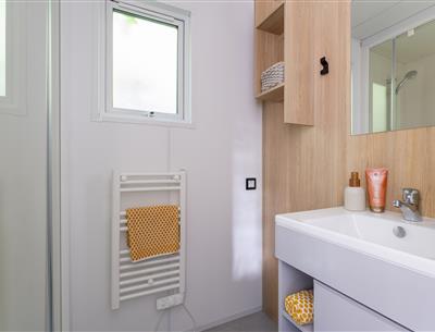 Cabane LUXE Perrosienne 3ch 6p à Perros Guirec  salle de bains 2