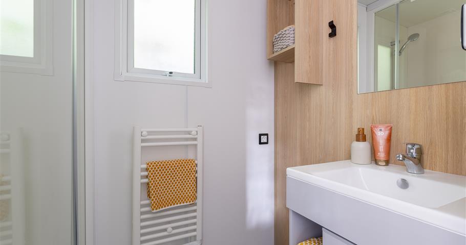 Cabane LUXE Perrosienne 3ch 6p à Perros Guirec  salle de bains 2
