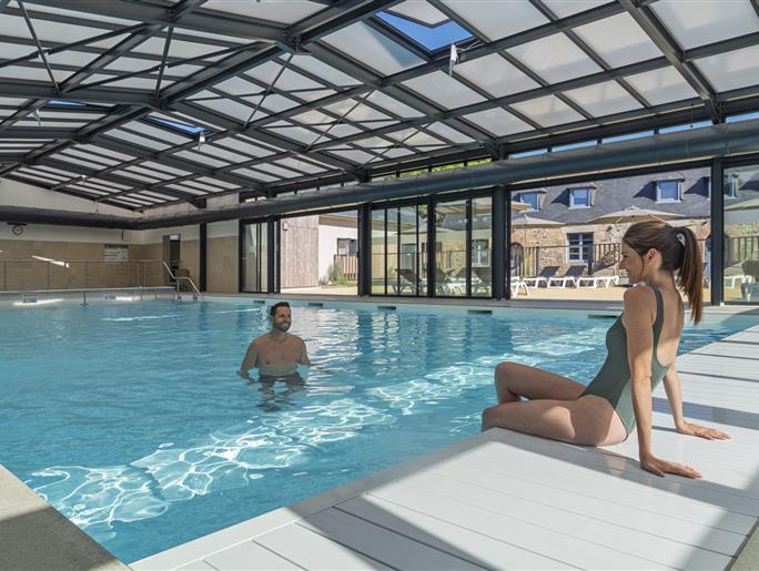 Piscine couverte - Le Village Perrosien, camping à Perros-Guirec